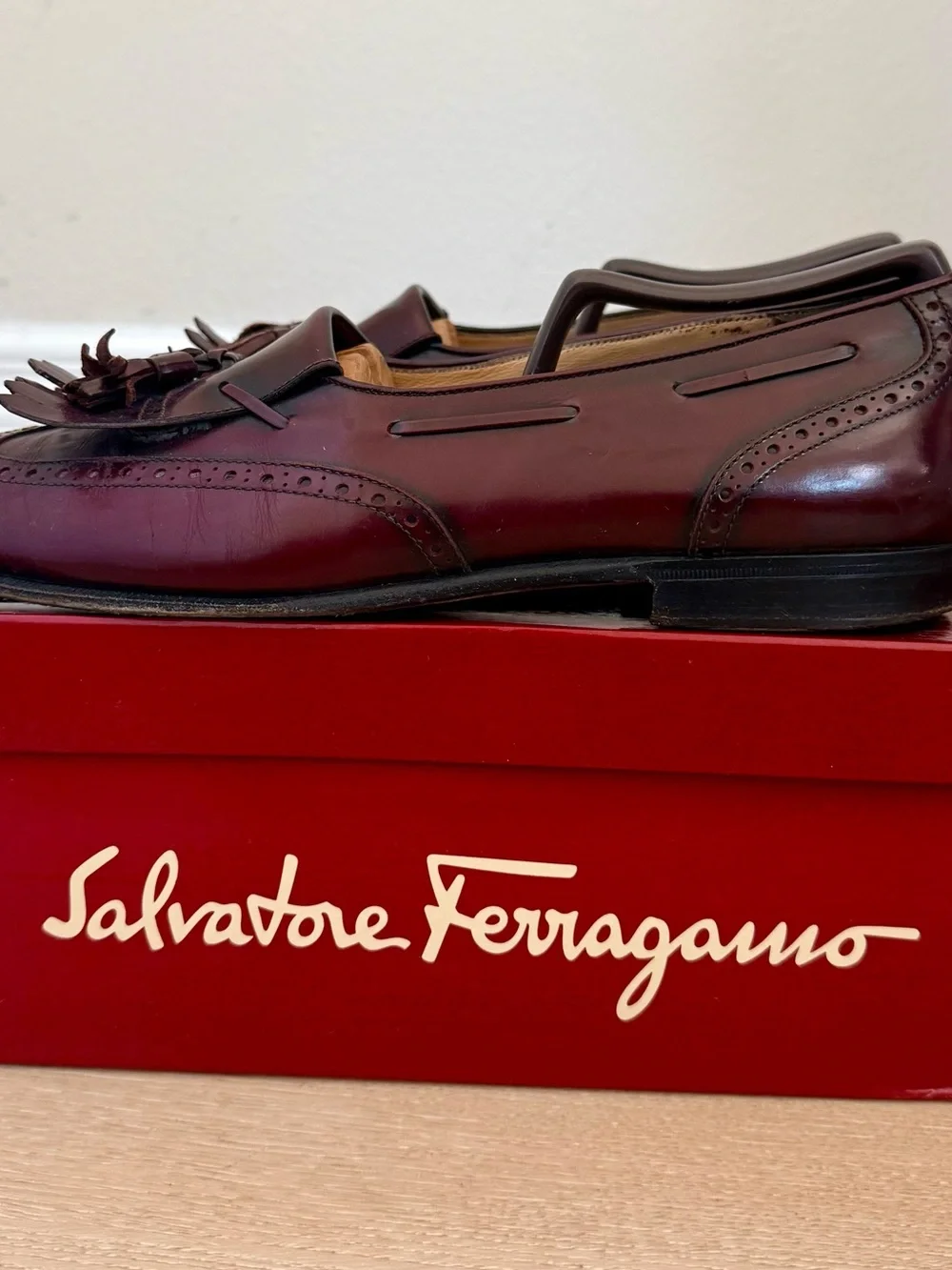 Salvatore Ferragamo Men's Dark Burgundy Tassel Loafers Lucas Bordeaux Size 8D